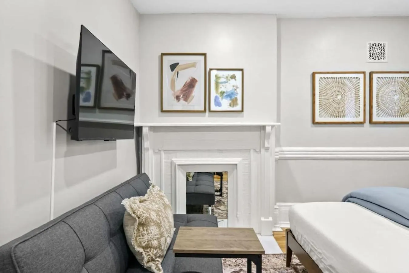 Newly Renovated 2Br W Rare Private Backyard And Bbq Villa New York Holiday home