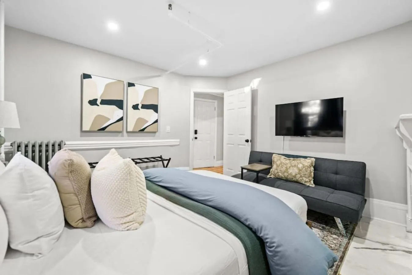 Newly Renovated 2Br W Rare Private Backyard And Bbq Villa New York 0*,