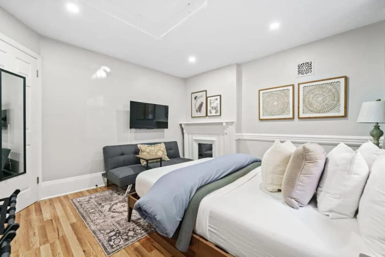Newly Renovated 2Br W Rare Private Backyard And Bbq Villa New York Holiday home