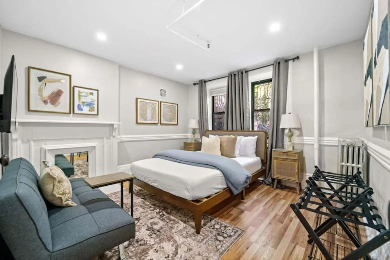 Newly Renovated 2Br W Rare Private Backyard And Bbq Villa New York