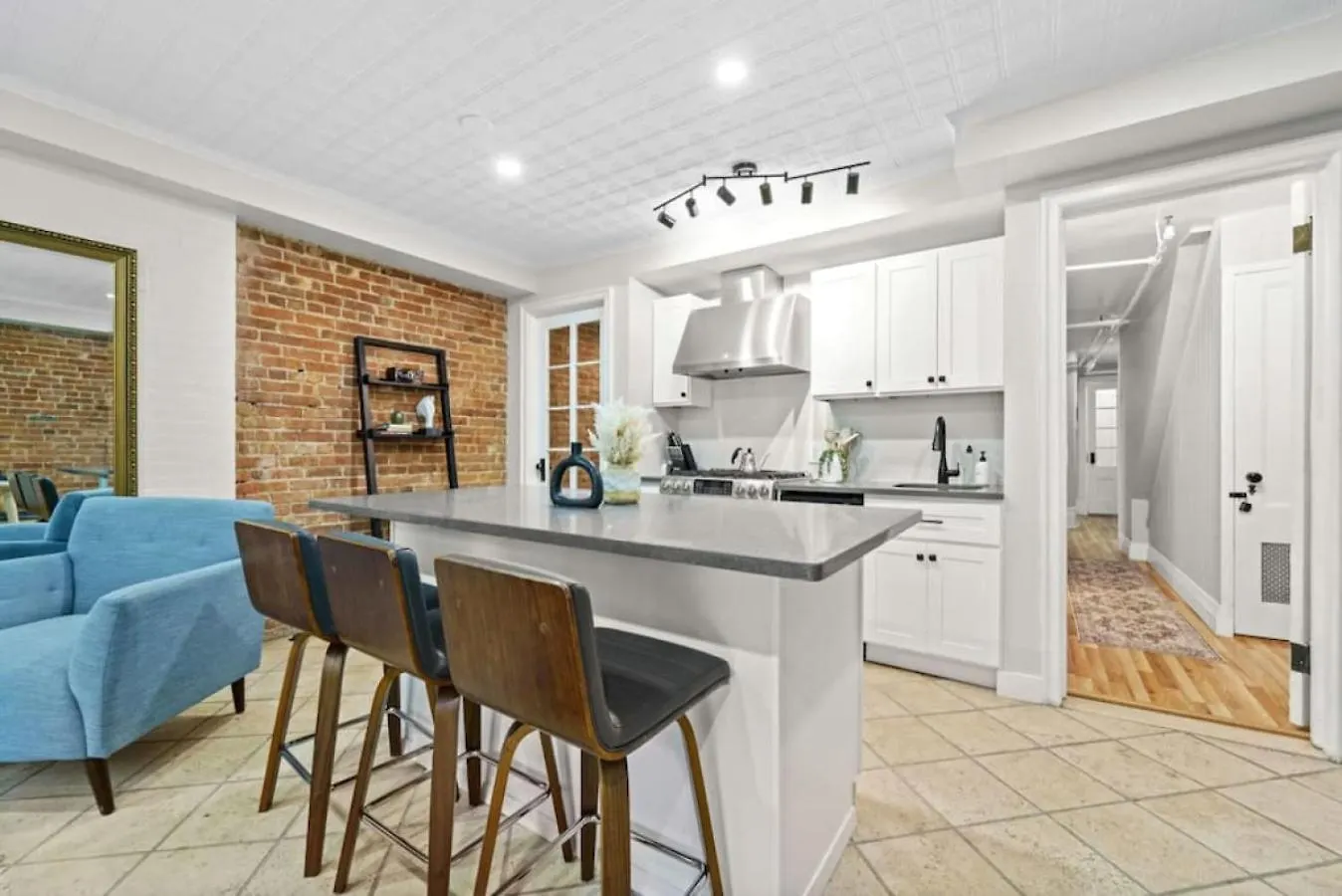 Newly Renovated 2Br W Rare Private Backyard And Bbq Villa New York Holiday home