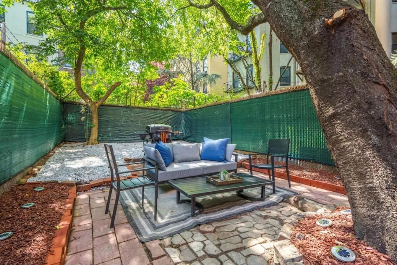 Newly Renovated 2Br W Rare Private Backyard And Bbq Villa New York